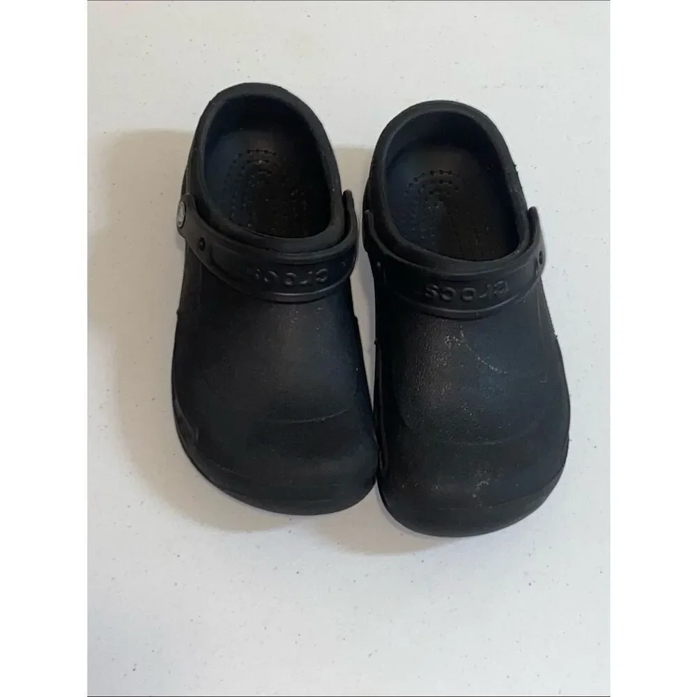 Crocs Women Unixes Size 10 Mens Size 8. shoes